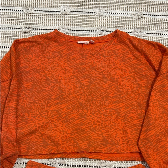 Vibrant Orange Patterned Women's Sweatshirt and Shorts Set - Picture 3 of 8